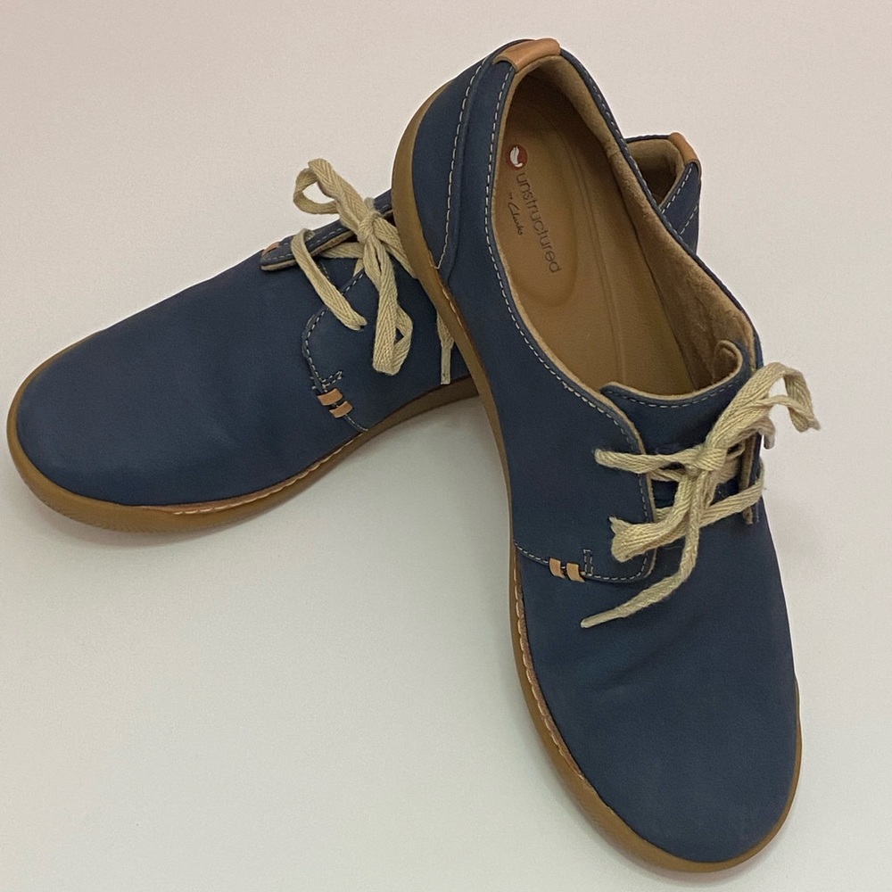 Unstructured by Clark Women’s size 7.5. Navy Blue Suede